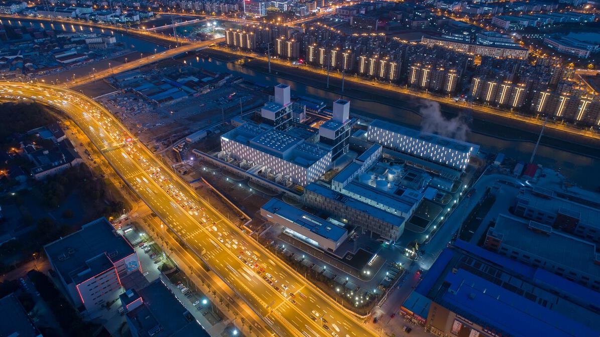中国城市燃气发电设施夜景